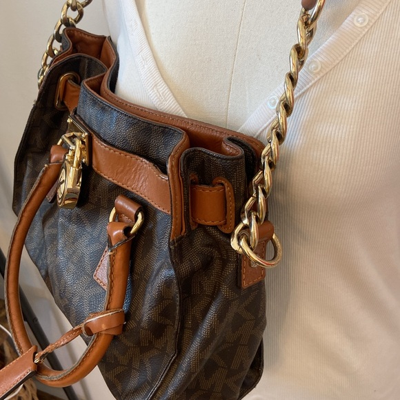 Michael Kors Brown Signature Coated Canvas Leather Large Hamilton Shoulder Bag - Picture 3 of 9